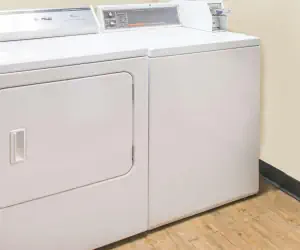 Photo 2 - Travelodge by Wyndham Terre Haute