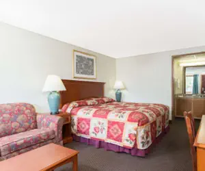 Photo 2 - Americas Best Value Inn Martinsburg