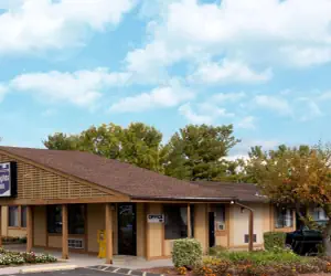 Photo 3 - Americas Best Value Inn Martinsburg