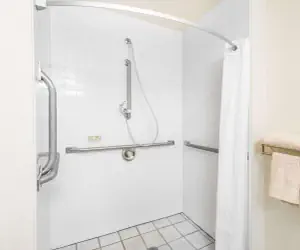 Photo 2 - Super 8 by Wyndham West Middlesex/Sharon Area