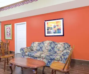 Photo 3 - Super 8 by Wyndham Talladega AL