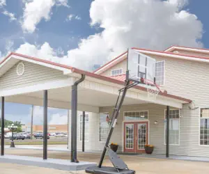 Photo 2 - Super 8 by Wyndham Talladega AL