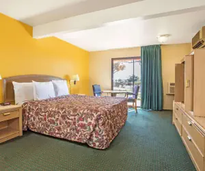 Photo 5 - Travelodge by Wyndham Turlock