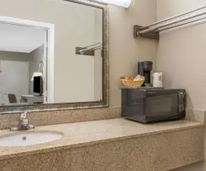 Photo 5 - Super 8 by Wyndham Antioch/Nashville South East