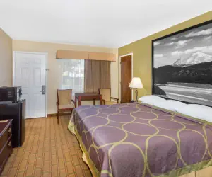 Photo 5 - Super 8 by Wyndham Corning