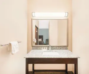 Photo 5 - Super 8 by Wyndham Dilley TX