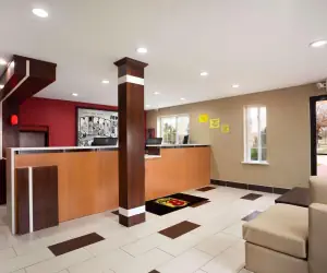 Photo 2 - Super 8 by Wyndham Joplin