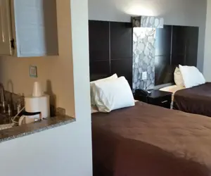 Photo 3 - Driftwood Beach Motel