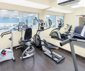 Photo 3 - Baymont by Wyndham Fort Wayne