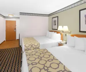 Photo 5 - Baymont by Wyndham Fort Wayne