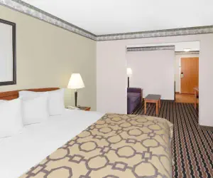 Photo 4 - Baymont by Wyndham Fort Wayne