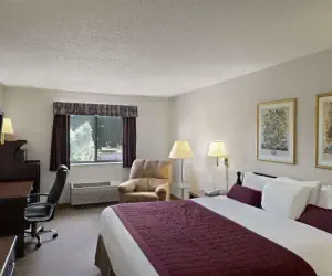 Photo 4 - Baymont by Wyndham Whitewater