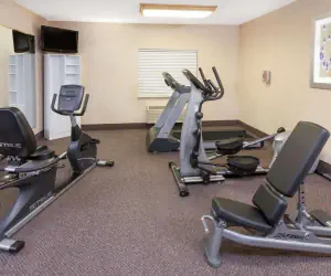 Photo 2 - Baymont by Wyndham Galesburg