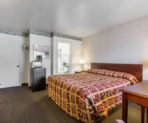 Photo 5 - Monterey Fairgrounds Inn