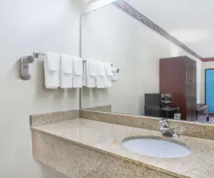 Photo 4 - Days Inn by Wyndham Blythewood North Columbia