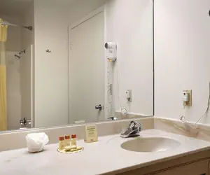 Photo 2 - Days Inn by Wyndham Riverside Tyler Mall