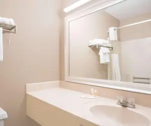 Photo 4 - Days Inn by Wyndham Mankato