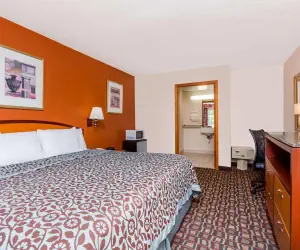 Photo 4 - Days Inn by Wyndham Augusta Wheeler Road