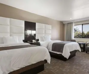 Photo 4 - Days Inn by Wyndham Downey