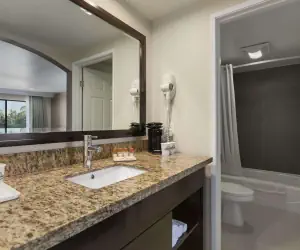 Photo 5 - Days Inn by Wyndham Downey