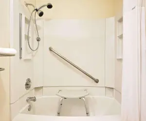 Photo 3 - Days Inn by Wyndham Fairmont