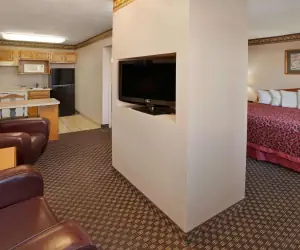 Photo 3 - Days Inn & Suites by Wyndham Kokomo