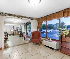 Photo 3 - Days Inn by Wyndham Martin