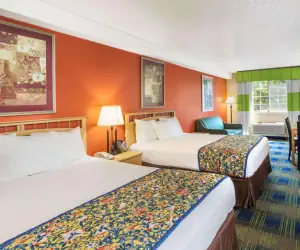 Photo 3 - Days Inn by Wyndham Fremont