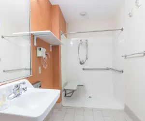 Photo 3 - Days Inn & Suites by Wyndham Winnie