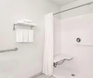 Photo 5 - Days Inn by Wyndham Greensboro NC