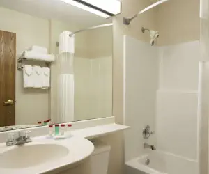 Photo 2 - Ramada by Wyndham Bloomington I-55 and I-74 IL