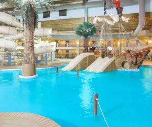 Photo 5 - Ramada by Wyndham Des Moines Tropics Resort & Conference Ctr