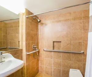 Photo 4 - Ramada by Wyndham Des Moines Tropics Resort & Conference Ctr