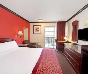 Photo 4 - Ramada by Wyndham Pasadena