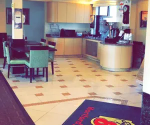 Photo 3 - Super 8 by Wyndham Hartford