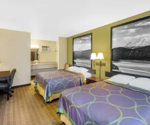 Photo 4 - Super 8 by Wyndham Corning