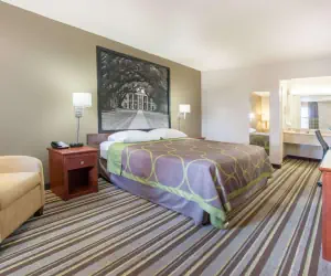 Photo 4 - Super 8 by Wyndham West Monroe