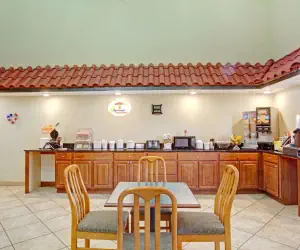 Photo 3 - Super 8 by Wyndham Forrest City AR