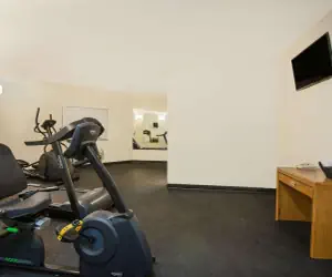 Photo 3 - Super 8 by Wyndham Grove City