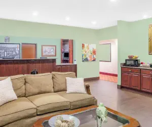 Photo 2 - Super 8 by Wyndham Central City