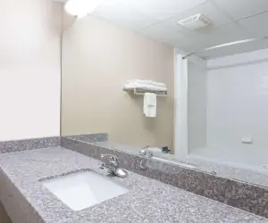 Photo 4 - Super 8 by Wyndham Indianola