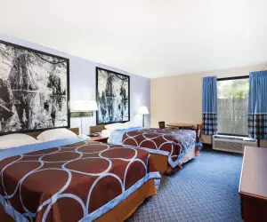 Photo 5 - Super 8 by Wyndham Indianola