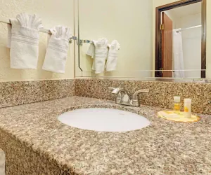 Photo 2 - Days Inn by Wyndham Espanola