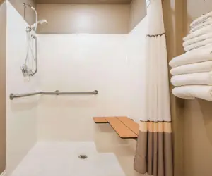 Photo 4 - Microtel Inn and Suites By Wyndham Miami OK