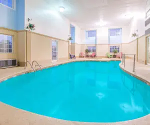 Photo 2 - Microtel Inn and Suites By Wyndham Miami OK