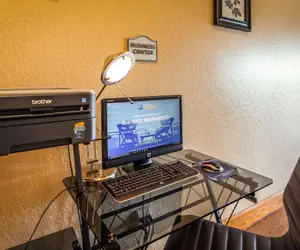 Photo 5 - SureStay Hotel by Best Western Floresville