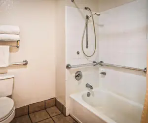 Photo 4 - SureStay Hotel by Best Western Floresville