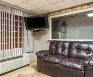 Photo 2 - Super 8 by Wyndham Old Saybrook