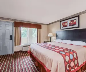 Photo 3 - Super 8 by Wyndham Old Saybrook