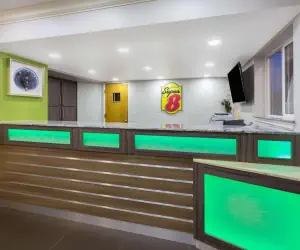 Photo 2 - Super 8 by Wyndham Fortuna